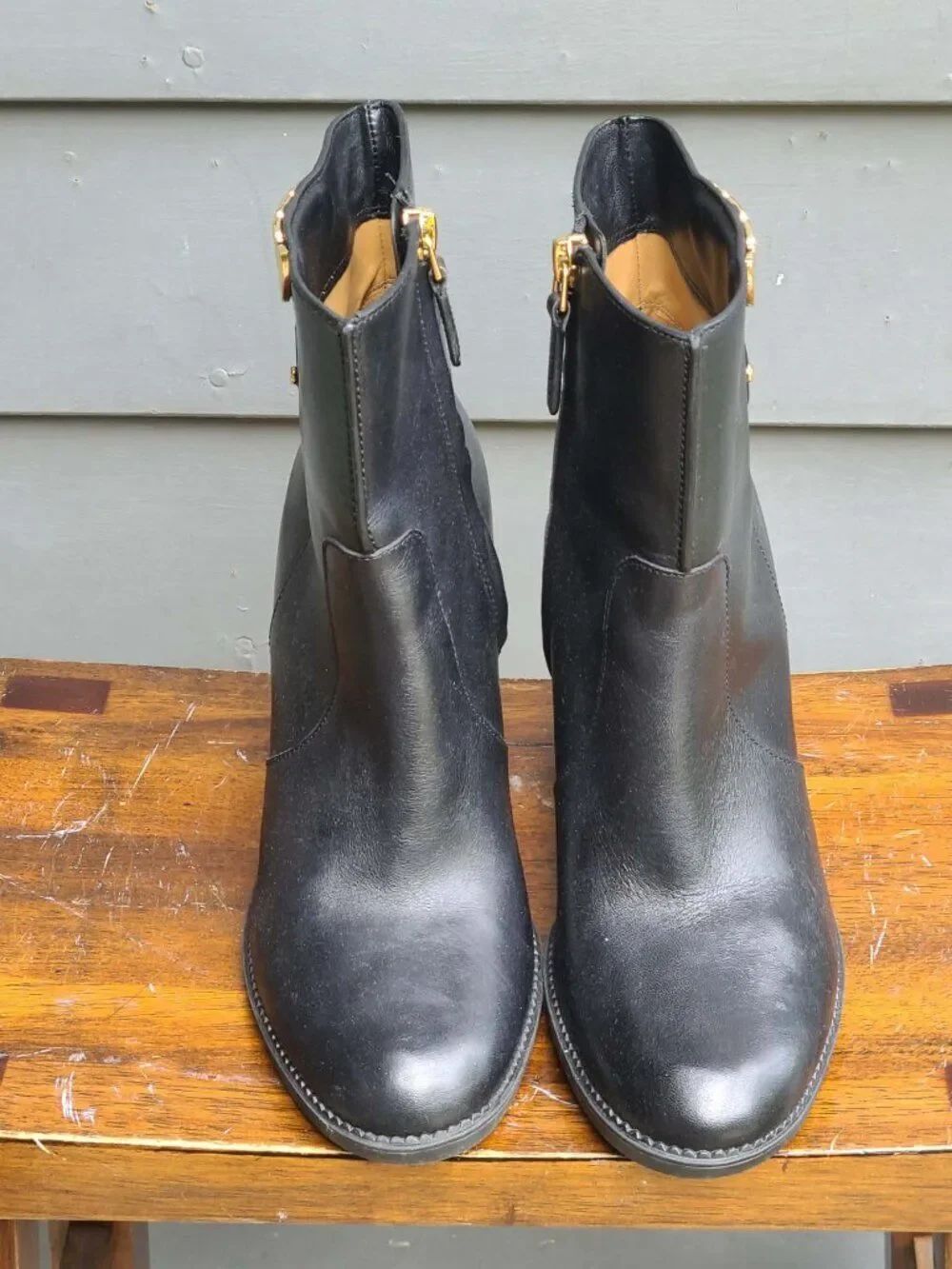 Tory Burch Black Leather Sydney Boots With Gold Tone Logo Size 8 NWOT - Picture 11 of 13